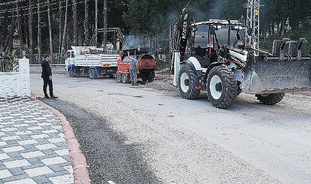Kemer'de tahrip olan yollarda çalışmalar sürüyor