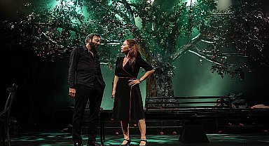 Kerem Alışık ve Evrim Alasya 2200 Kişiye Oynadı!
