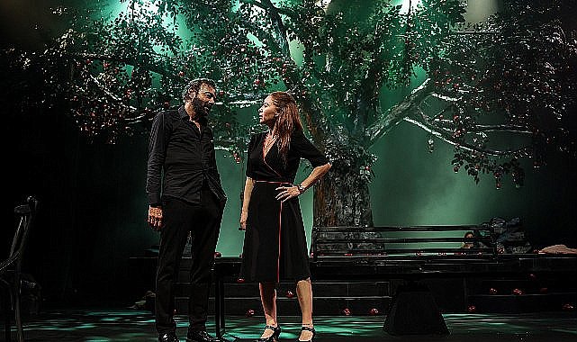 Kerem Alışık ve Evrim Alasya 2200 Kişiye Oynadı!
