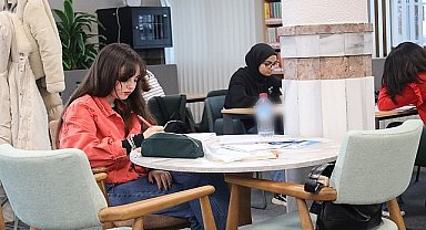 Kocaeli gençliği, Zübeyde Hanım Kütüphanesi'ni çok sevdi; Kitabın kalbi 'Zübeyde Hanım'da atıyor