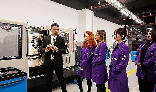 Konak'ta tabular yıkılıyor: Kadınlara CNC operatörlüğü eğitimi