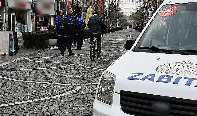 Lüleburgaz Belediyesi yayalaştırma bölgesinde yaya güvenliğini tehlikeye atan motosikletlere karşı denetimlerini artırarak sürdürüyor.