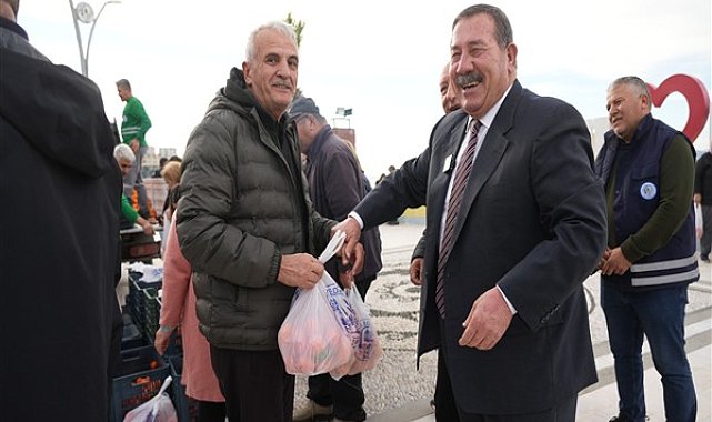 Milas'ta vatandaşlara 3 ton portakal dağıtıldı