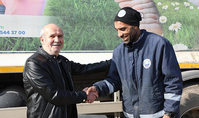 Mudanya temizlik işleri personeli, çöpte bulduğu para dolu cüzdanı sahibine teslim etti