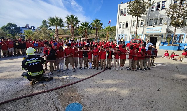 Muğla Büyükşehir Belediyesi itfaiye ekipleri, 7 bin 843 öğrenciye eğitim verdi