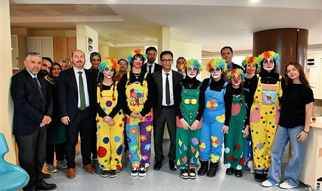 Nefise Sultan öğrencilerinden, hastalara moral ziyareti