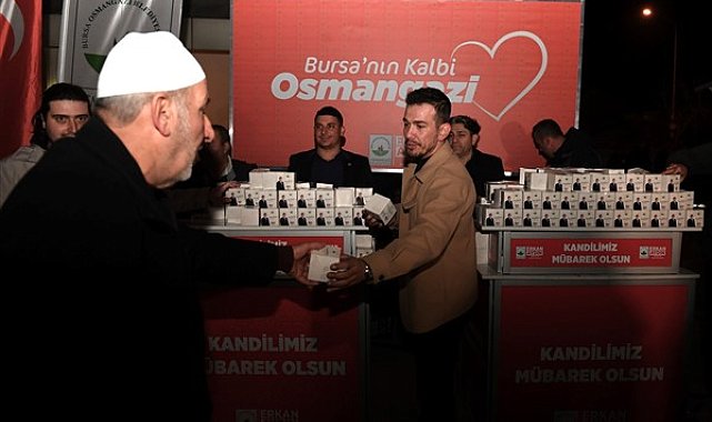 Osmangazi Belediyesi, farklı noktalarda kandil simidi dağıttı