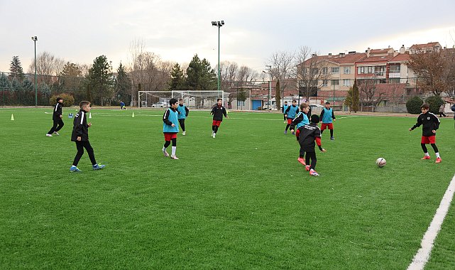 Osmangazi Spor Sahası’nın bakım ve onarım çalışmaları tamamlandı