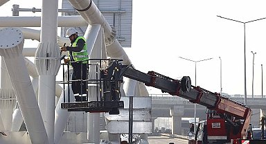 Solaklar Kavşağı'nda 120 tonluk dev montaj