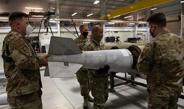 Trump İsrail'e 2 bin kiloluk bombalar göndermeye devam ediyor