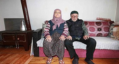 Tutuş çiftine Büyükşehir'den sıcak yemek; Büyükşehir, gönüllere dokunuyor