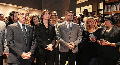 Üsküdar Belediye Başkanı Sinem Dedetaş'ın Katılımıyla Sanatçı Muhammet Mağ'ın Onion-Nun “N Böldü