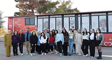 Akbank 'Güzel Yarınlar Hareketi' Deprem Bölgesindeki Gençlerin Yanında
