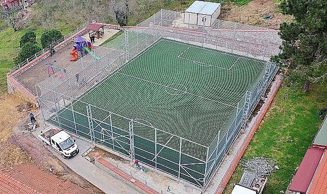 Büyükşehir'den Eşme Ahmediye'ye halı saha
