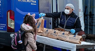 Büyükşehir'den miniklere beslenme paketi