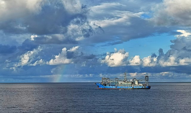 Çin ordusundan Huangyan Adası çevresinde devriye