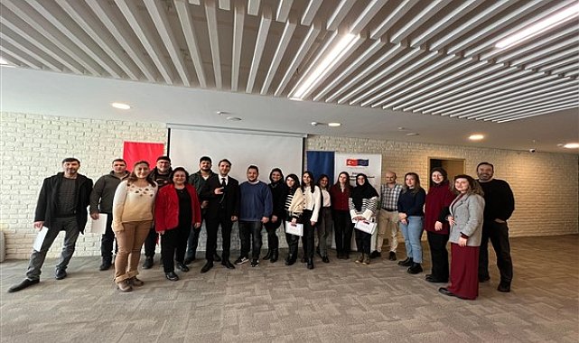 Düzce'de konunun uzmanları ulaşımı tartıştı