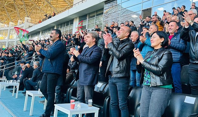 Eş Başkan Hatun, Amedspor - Sakaryaspor karşılaşmasını izledi