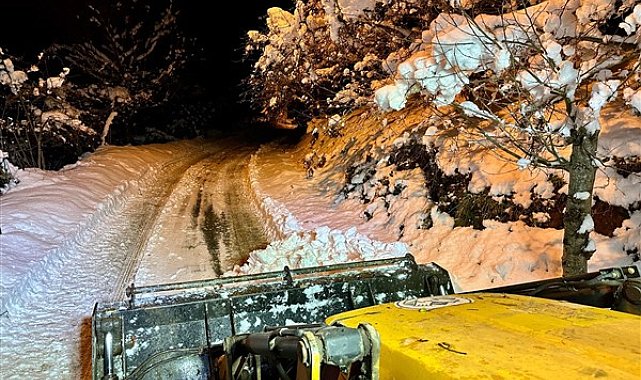 Giresun Belediyesi, kar küreme ve tuzlama çalışması gerçekleştirdi