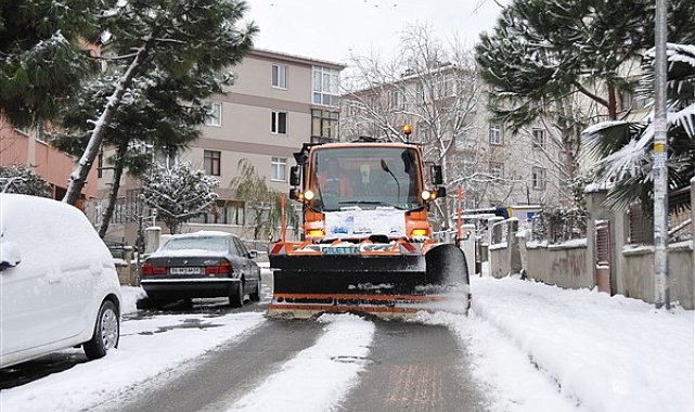 Kadıköy Belediyesi, İstanbul'da beklenen kar yağışı için hazırlıklarını tamamladı