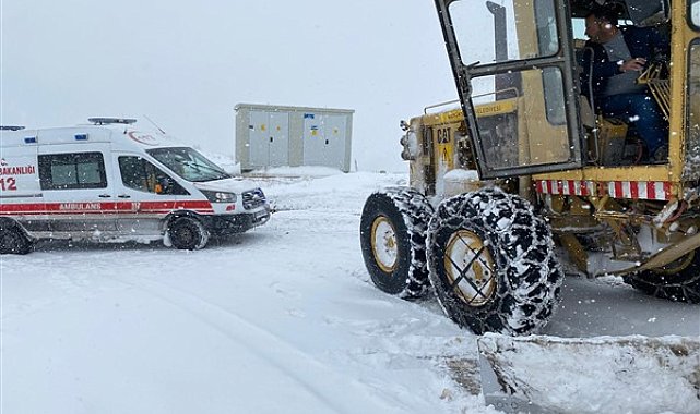 Kayseri Büyükşehir Belediyesi, yol açma ve kurtarma faaliyetlerini sürdürüyor