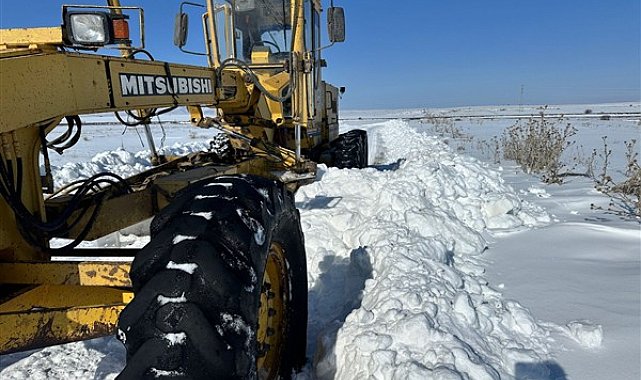 Kayseri'de kapanan yolların açılması için çalışmalar sürdürülüyor