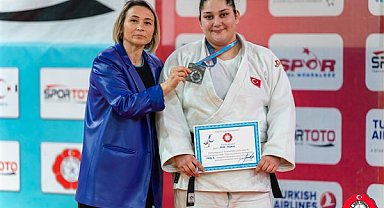 Ordu BBSK sporcusu Sema Yıldırım, Türkiye Judo Şampiyonasında gümüş madalya kazandı