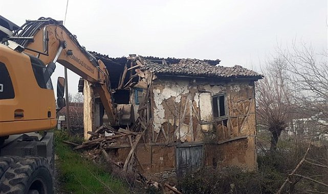 Osmangazi'de metruk bina yıkım çalışmalarına hız verildi
