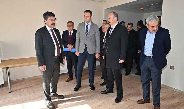 Vali Canalp, Hasankeyf Medeniyet ve Kültür Gençlik Kampı hizmet binasını ziyaret etti