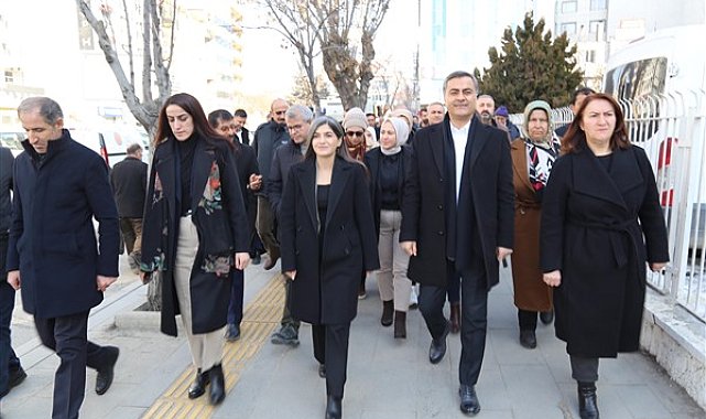 Van Büyükşehir Belediye Eş Başkanları, esnaf ziyareti gerçekleştirdi