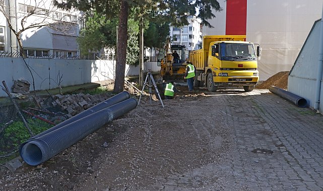 Yunus Emre İmam Hatip ve Şehit Cüneyt Akkuş Ortaokullarında altyapı çalışmaları sürüyor