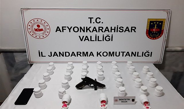 Afyonkarahisar'da bin 813 adet sentetik uyuşturucu hap ele geçirildi
