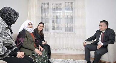 Aksoy, Gülizar teyzenin iftar sofrasına misafir oldu