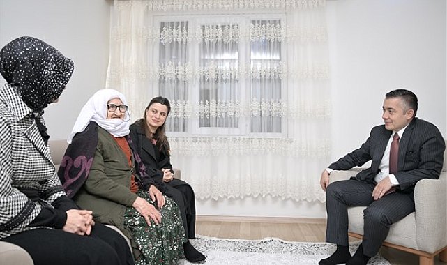 Aksoy, Gülizar teyzenin iftar sofrasına misafir oldu