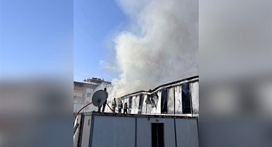 Antakya’da konteyner yangını kontrol altına alındı