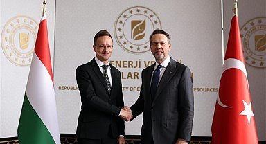 Bakan Bayraktar, Macaristan Dışişleri ve Ticaret Bakanı Szijjarto ile görüştü