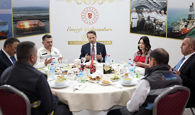 Bakan Bayraktar, Zonguldak’ta enerji ve maden çalışanlarıyla bir araya geldi