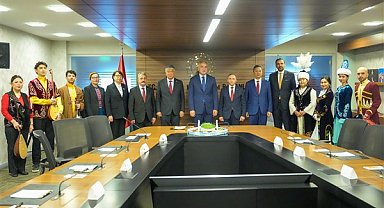Bakan Ersoy: Küresel kimliğin nesnesi değil, güçlü ve lider bir öznesi olacağız