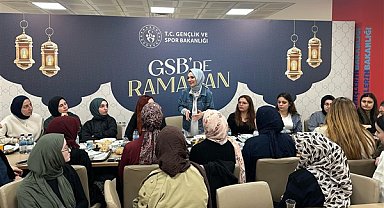 Bakan Göktaş, Başkentte KYK yurdundaki kız öğrencilerle sahur yaptı