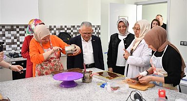 Başkan Büyükkılıç, KAYMEK mutfağında kursiyerlerle buluştu