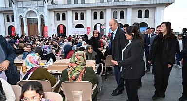Batman Valisi Canalp, Kadir Gecesi iftar programına katıldı
