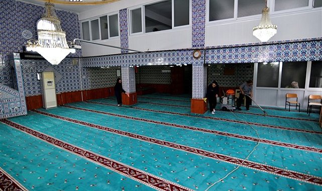 Bornova'da camiler temizlendi