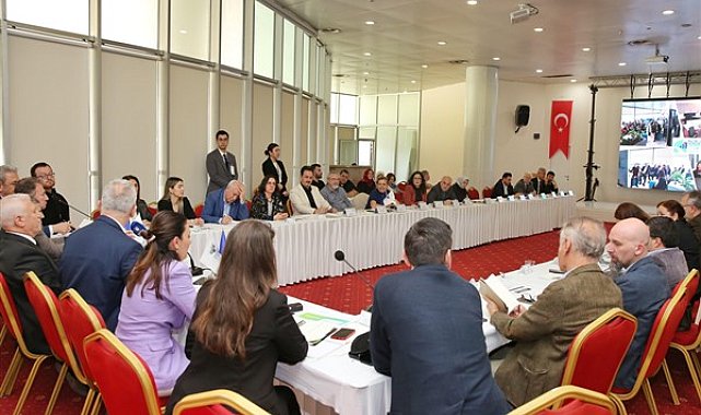 Bozbey, akademisyen ve yöneticilerle bir araya geldi
