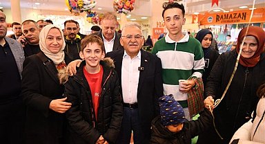 Büyükkılıç, Ramazan etkinliklerinde Kayserililerle bir araya geldi