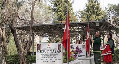 Büyükşehirden 18 Mart öncesi şehitliklere bakım yapıldı