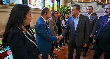 CHP Genel Başkanı Özel, İBB personeli ile vedalaştı