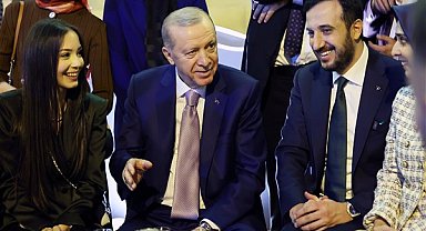 Cumhurbaşkanı Erdoğan, AK Parti İstanbul İl Başkanlığında gençlerle buluştu