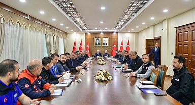 Diyarbakır Valisi Zorluoğlu, deprem çalışmalarını değerlendirdi