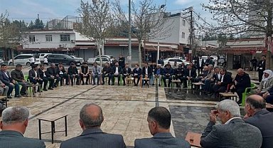 Eğil'de protokol vatandaşlarla bayramlaştı