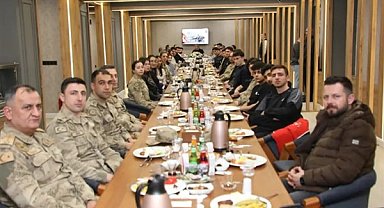 Erzincan Valisi Aydoğdu, İl Jandarma Komutanlığı'nda sahur yaptı